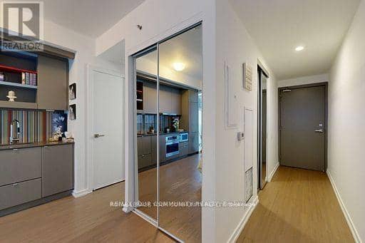 602 - 101 Peter Street — photo 9 of 31