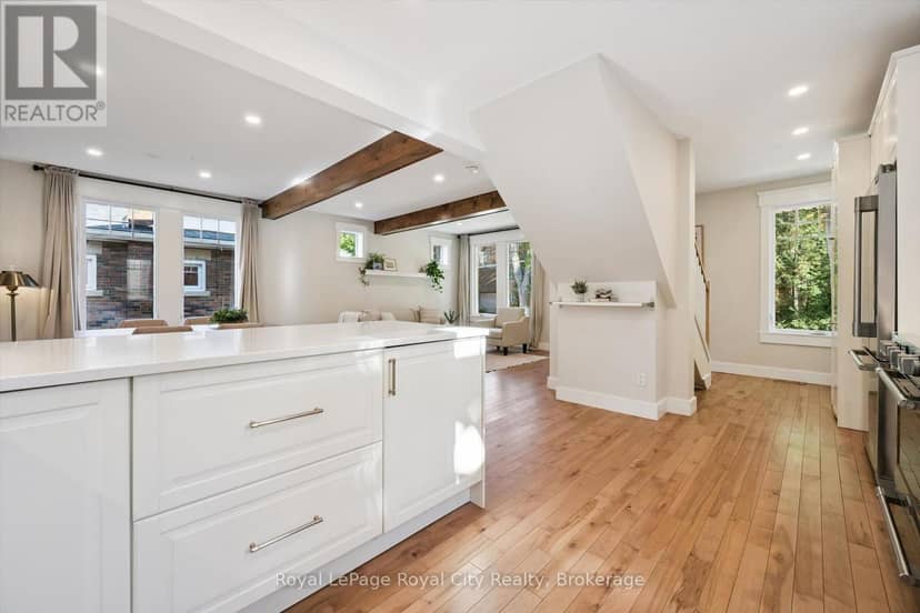 31 James Street W — photo 12 of 40