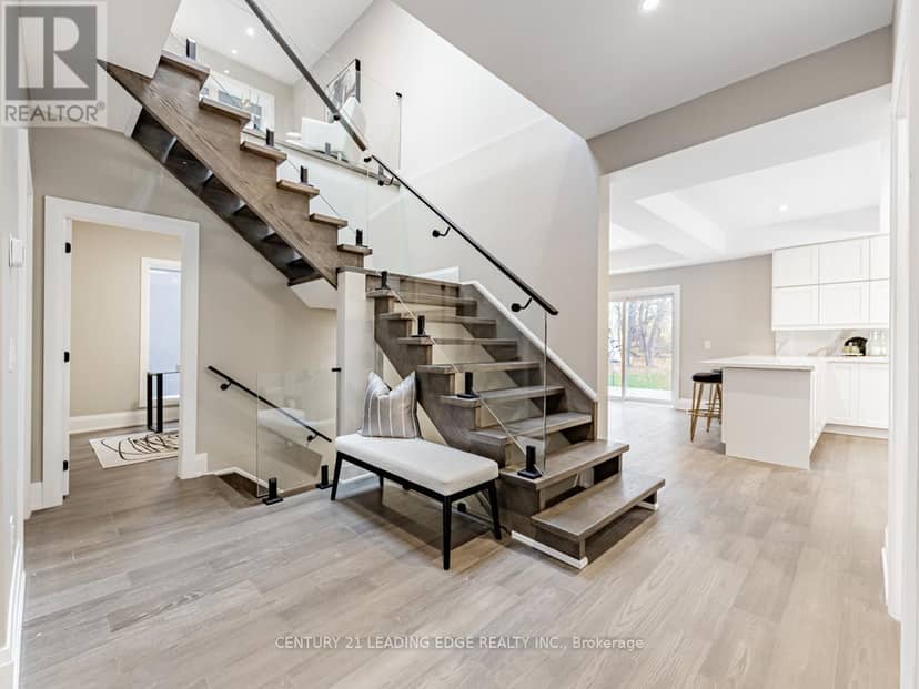 19 Donalda Crescent — photo 9 of 37