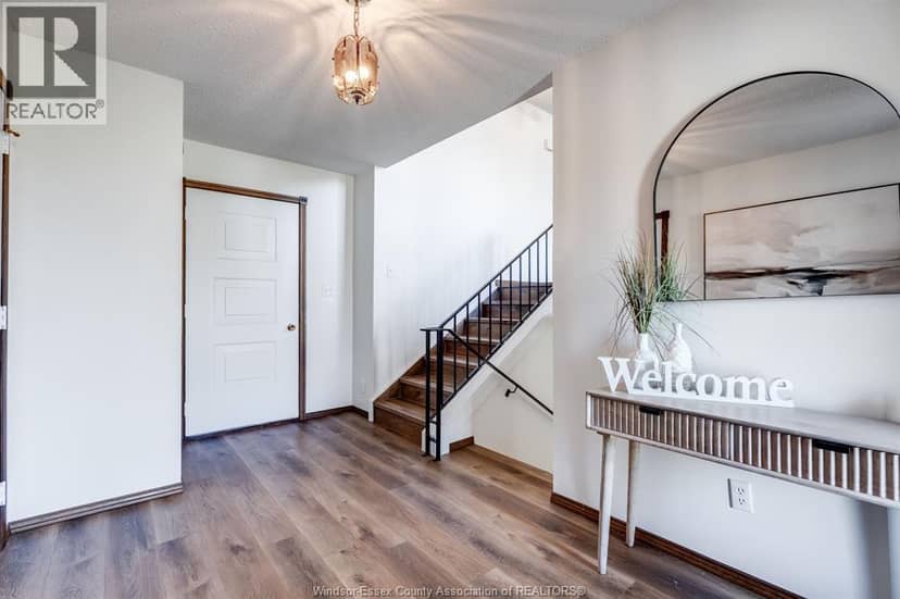 55 Windwood DRIVE — photo 2 of 40