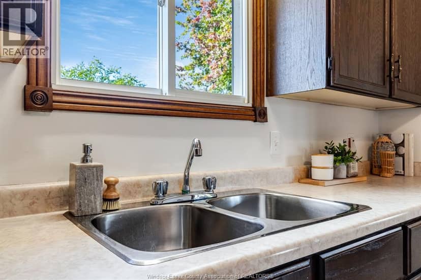 55 Windwood DRIVE — photo 9 of 40