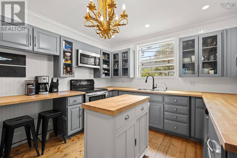 558 Main Street — photo 15 of 23