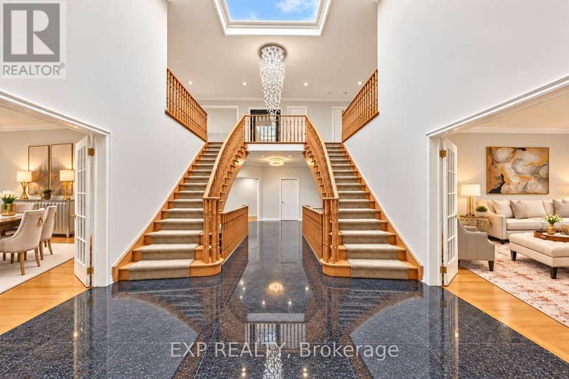 2 Shallmar Gardens, Richmond Hill, photo 4