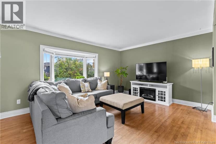 35 Lindsay Street — photo 10 of 38