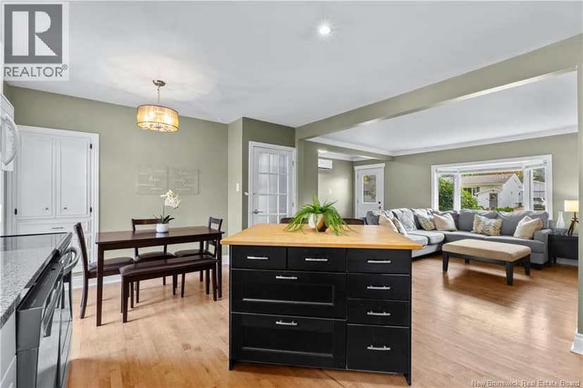 35 Lindsay Street — photo 12 of 38