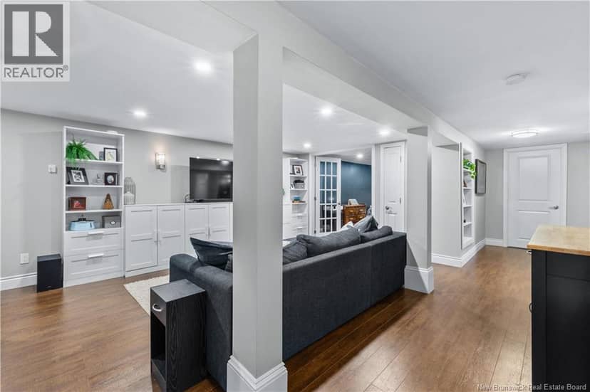35 Lindsay Street — photo 21 of 38