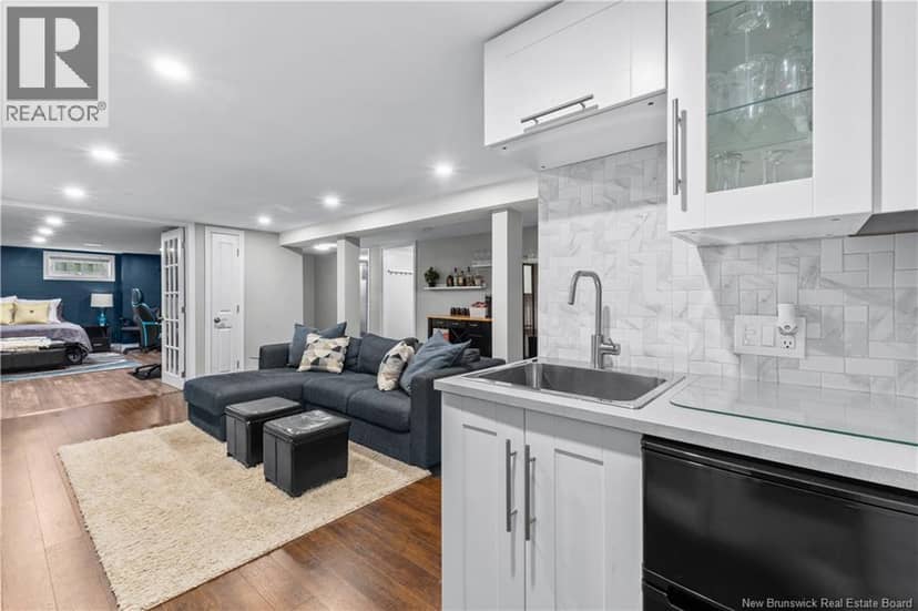 35 Lindsay Street — photo 24 of 38