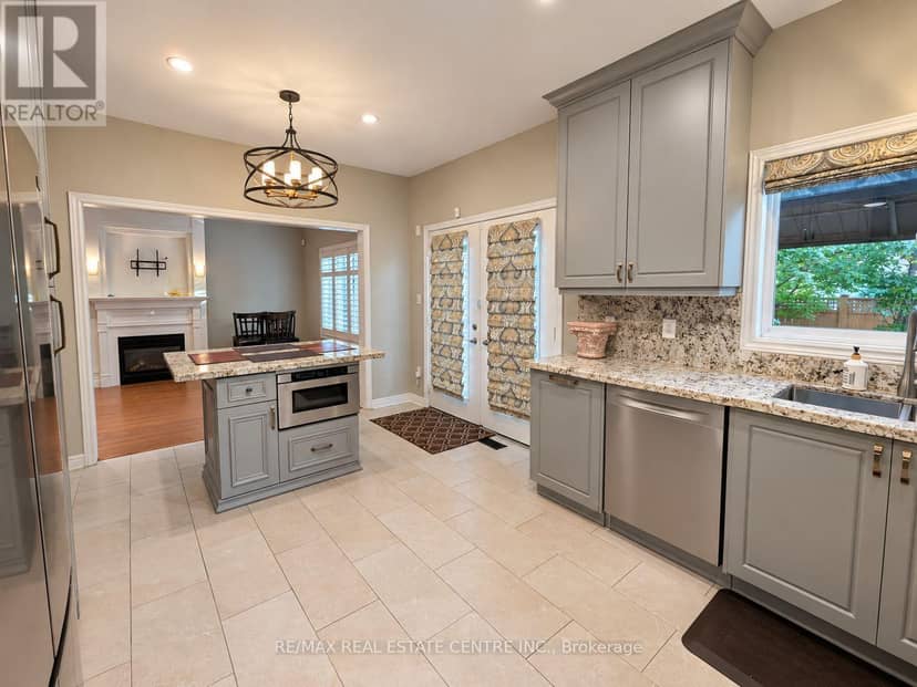 1302 Renfield Drive — photo 18 of 40