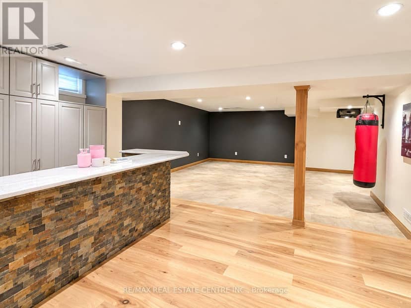 1302 Renfield Drive — photo 35 of 40