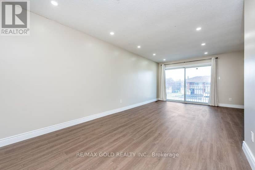 7283 Sigsbee Drive — photo 10 of 40
