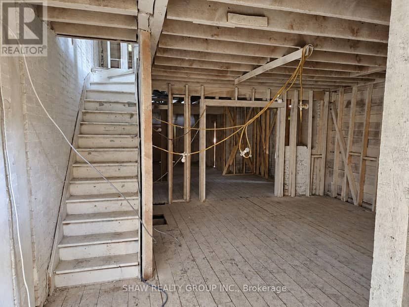 371 Hunter Street — photo 8 of 10