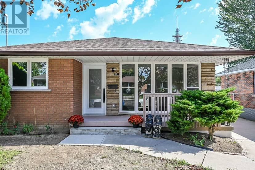 331 East 17th Street, Hamilton, photo 3