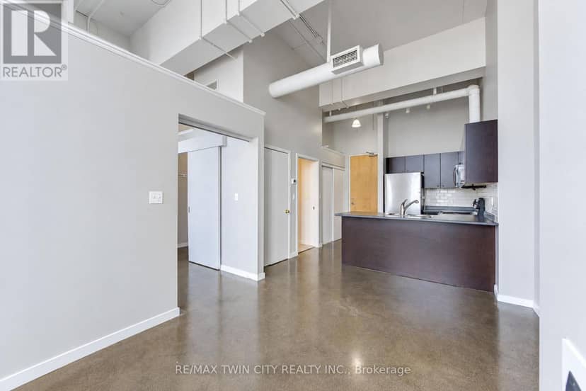 405 - 404 King Street W — photo 13 of 40