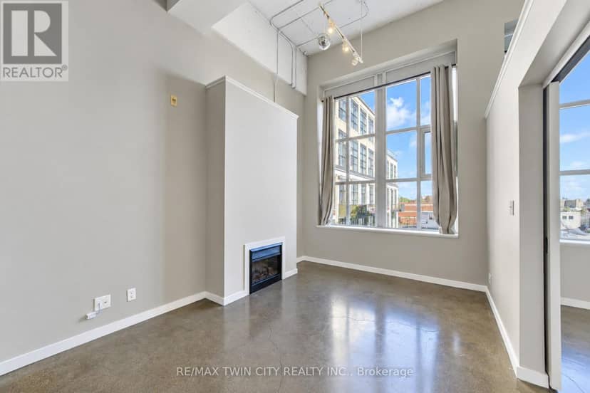 405 - 404 King Street W — photo 19 of 40
