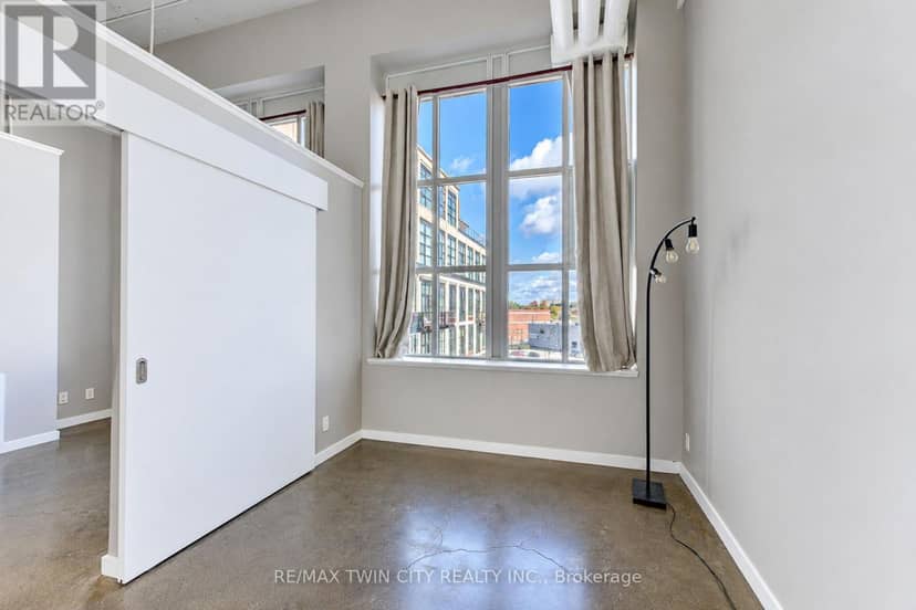 405 - 404 King Street W — photo 22 of 40