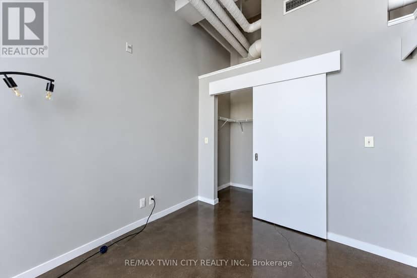 405 - 404 King Street W — photo 23 of 40