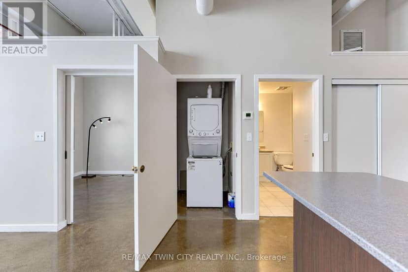 405 - 404 King Street W — photo 24 of 40