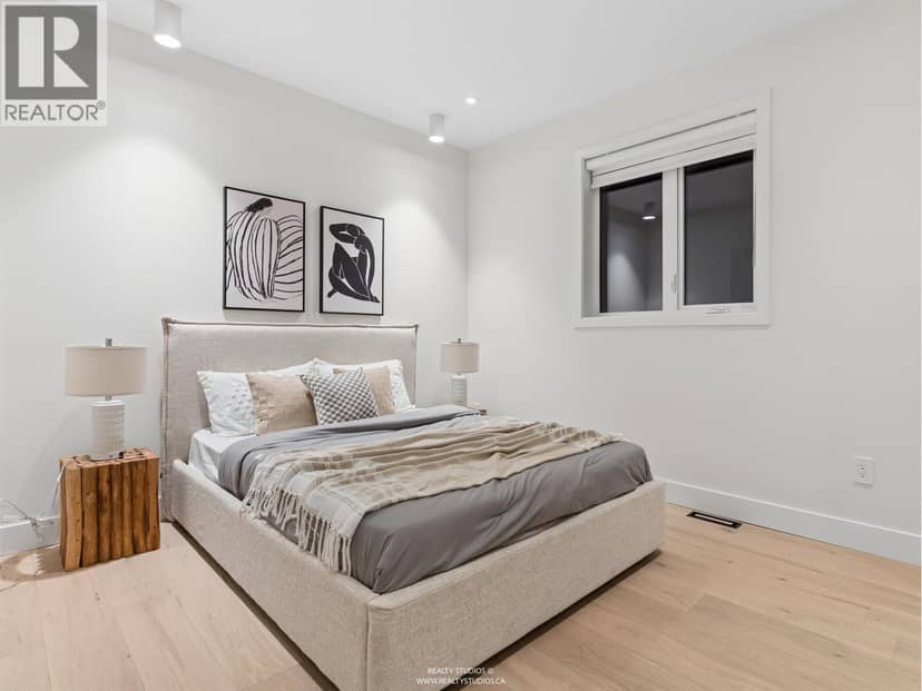 1 2541 E 2ND AVENUE, Vancouver, photo 2