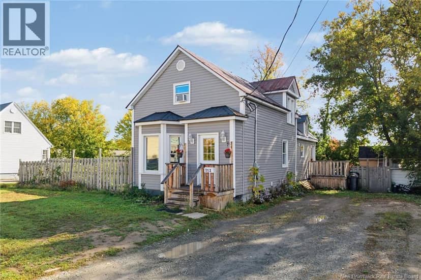 272 Hughes street — photo 3 of 40