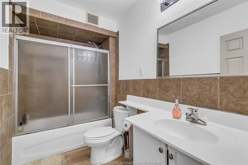 1500 Howard Avenue — photo 13 of 39