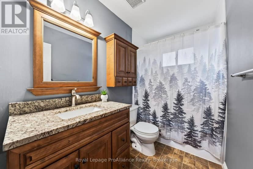 26 Lexington Crescent — photo 13 of 37