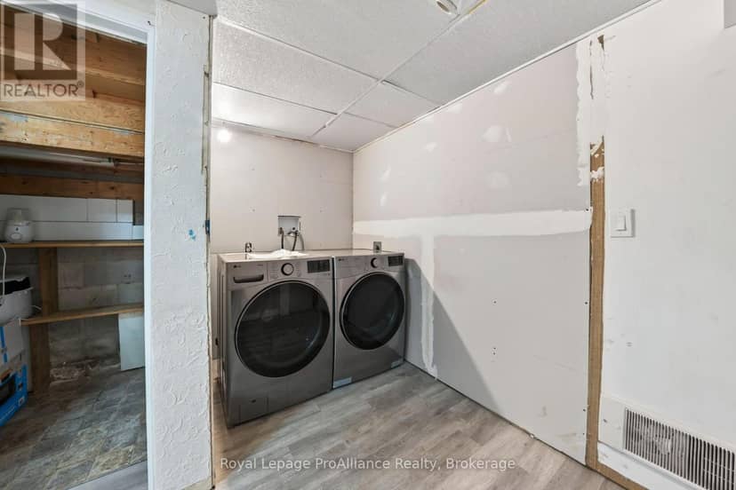 26 Lexington Crescent — photo 29 of 37