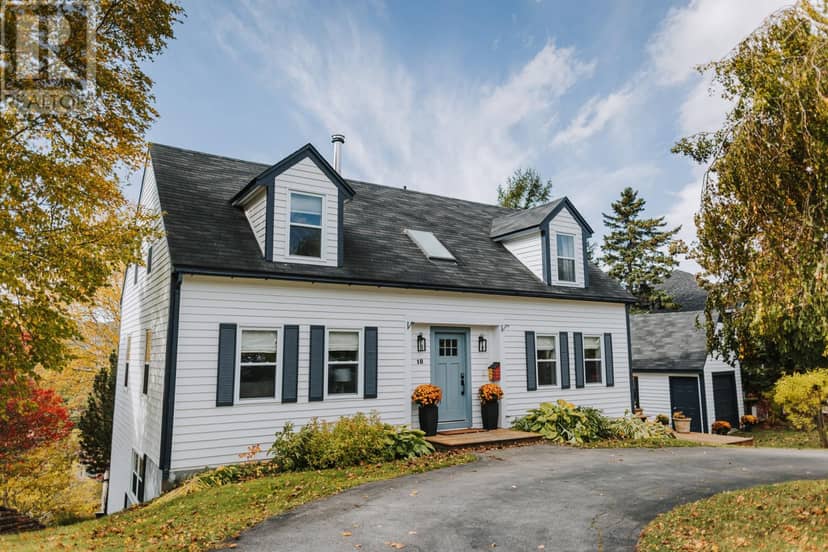 18 Hamilton Place — photo 1 of 40