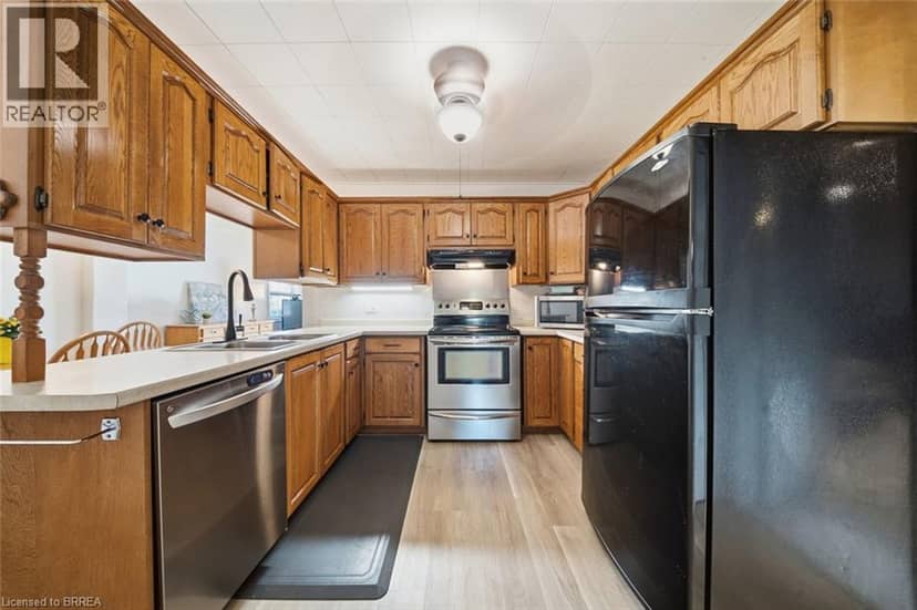 144 ST GEORGE Street — photo 9 of 40