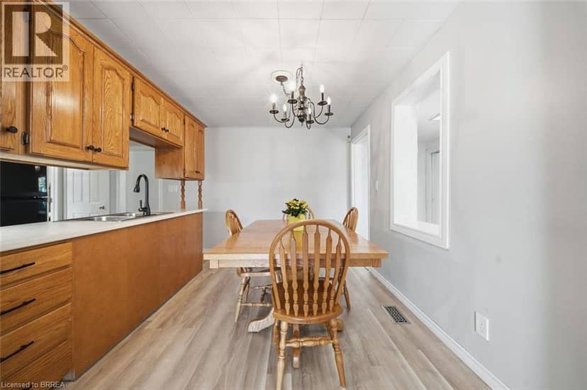 144 ST GEORGE Street — photo 11 of 40