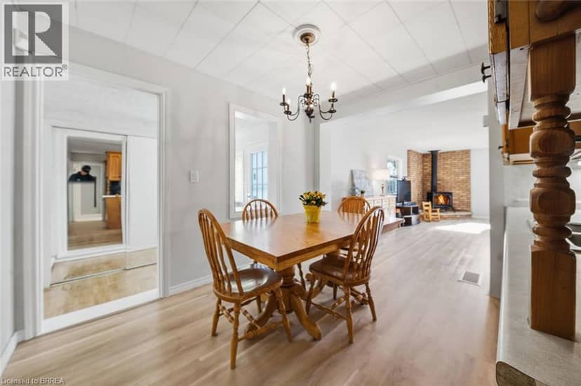 144 ST GEORGE Street — photo 10 of 40