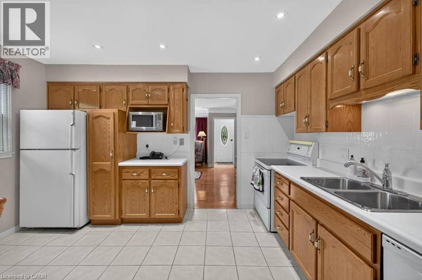 476 EAST 37TH Street — photo 10 of 40