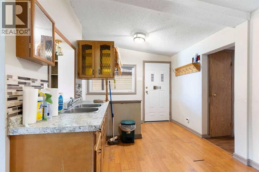 3819 1 Street NE — photo 9 of 34