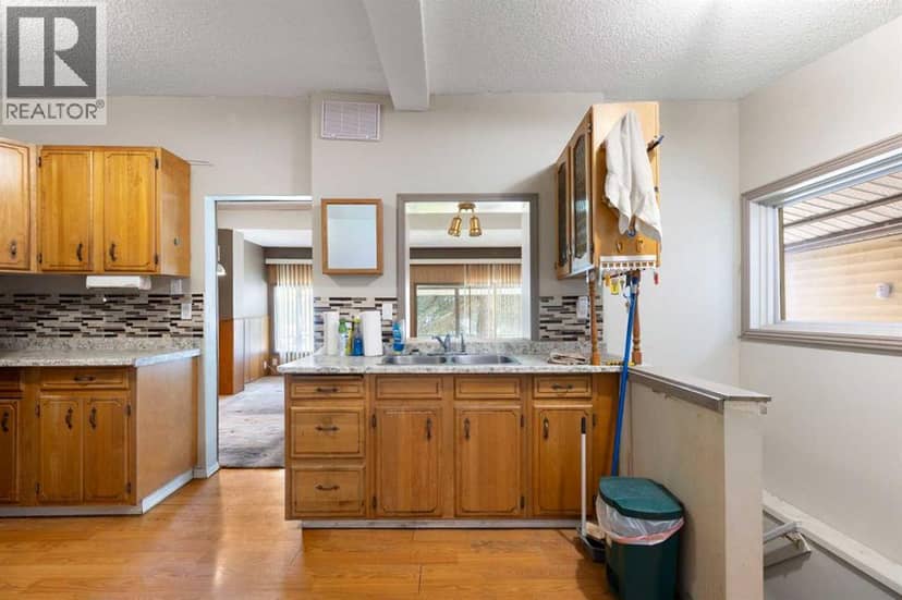 3819 1 Street NE — photo 10 of 34