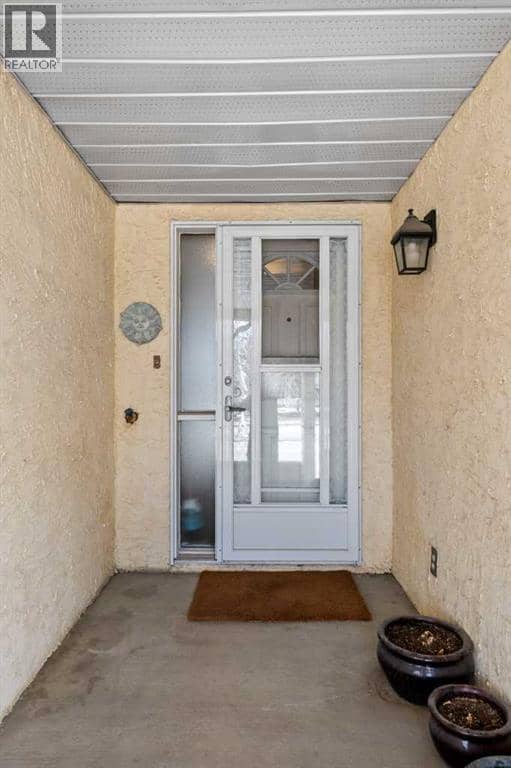 38 Richelieu Court SW, Calgary, photo 2