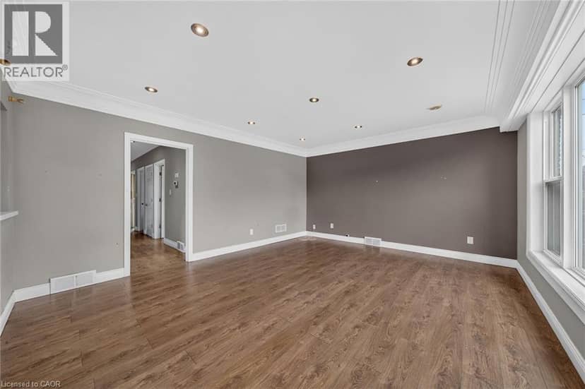 11 SELKIRK Avenue — photo 7 of 40