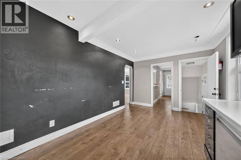 11 SELKIRK Avenue — photo 13 of 40