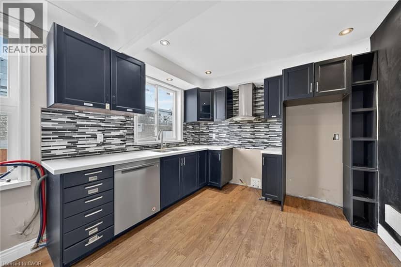 11 SELKIRK Avenue — photo 10 of 40