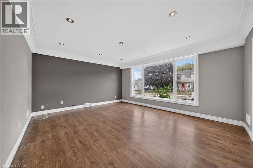 11 SELKIRK Avenue — photo 8 of 40