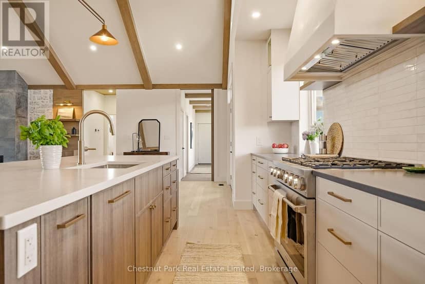 2621 Victoria Road — photo 10 of 40