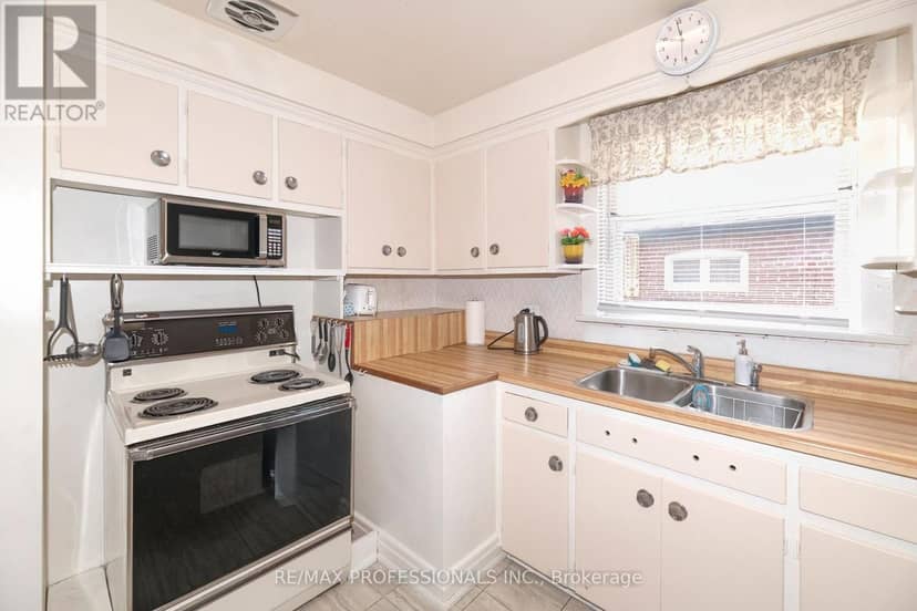 79 Silverhill Drive, Toronto, photo 8