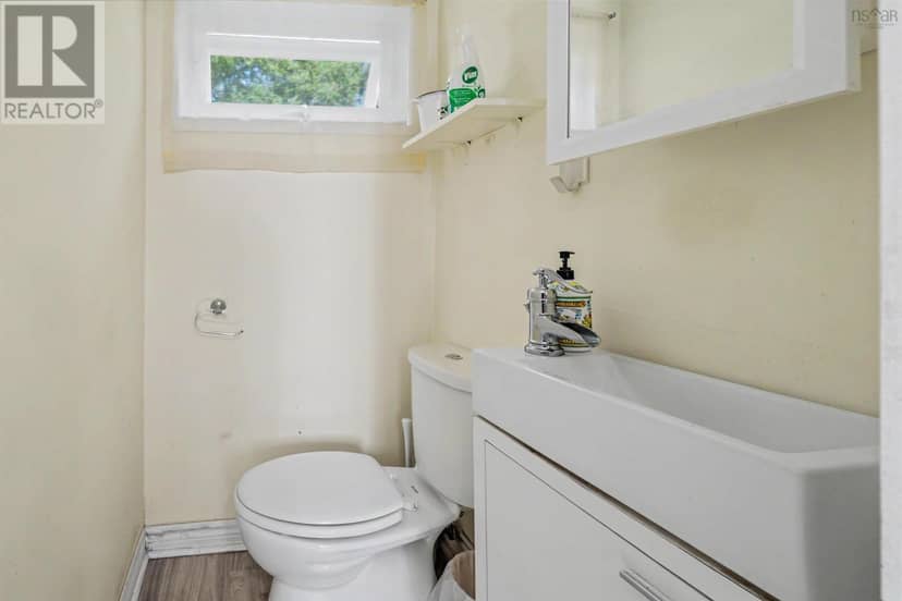 378 Alexandra Street — photo 23 of 33