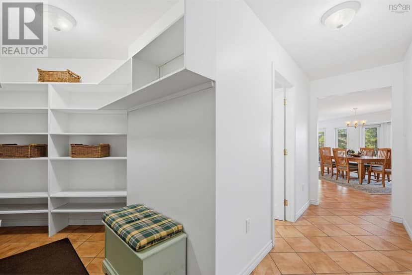 243 Lakeshore Drive — photo 22 of 40