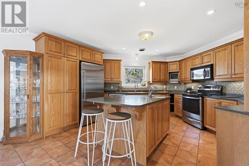 243 Lakeshore Drive — photo 9 of 40