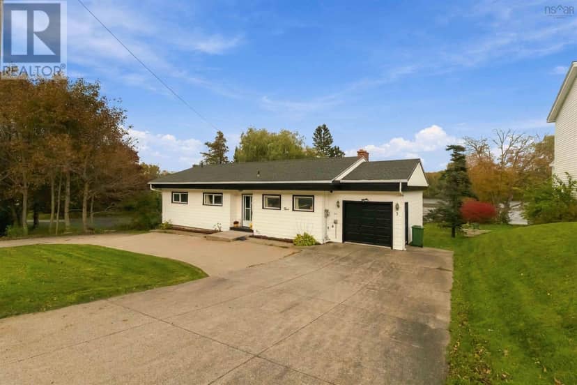 3 Wildwood Boulevard — photo 1 of 32