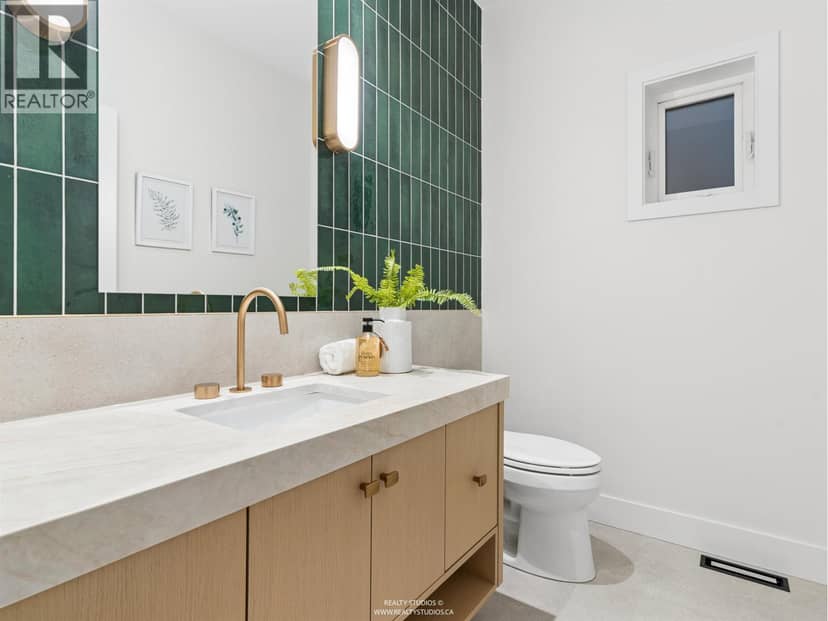 2 2541 E 2ND AVENUE, Vancouver, photo 2