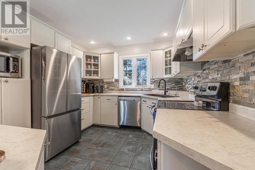 84 SUNSET Drive — photo 10 of 31