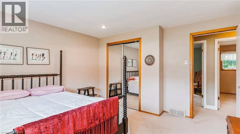 457 THREE VALLEYS Crescent — photo 21 of 40