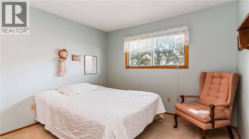 457 THREE VALLEYS Crescent — photo 18 of 40