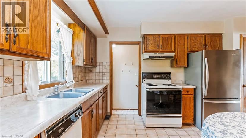 457 THREE VALLEYS Crescent — photo 10 of 40