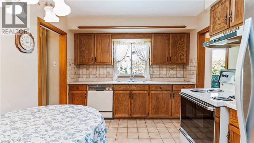 457 THREE VALLEYS Crescent — photo 11 of 40